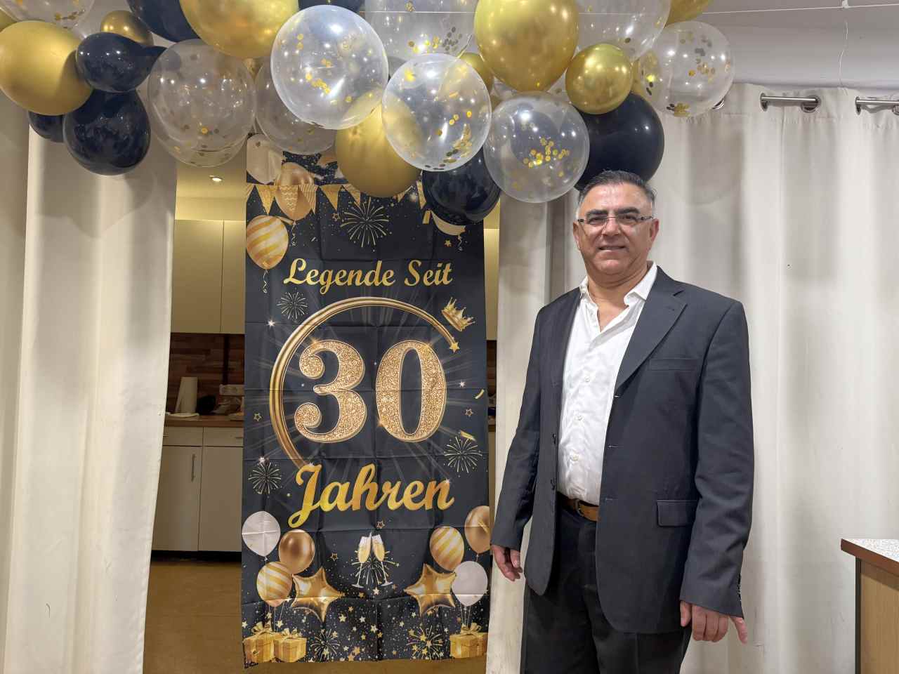 fubolexpress_2022_15370 Hamburg’da DEVK’nin Tecrübeli İsmi Şeref Arslan’a 30. Yıl Onuru