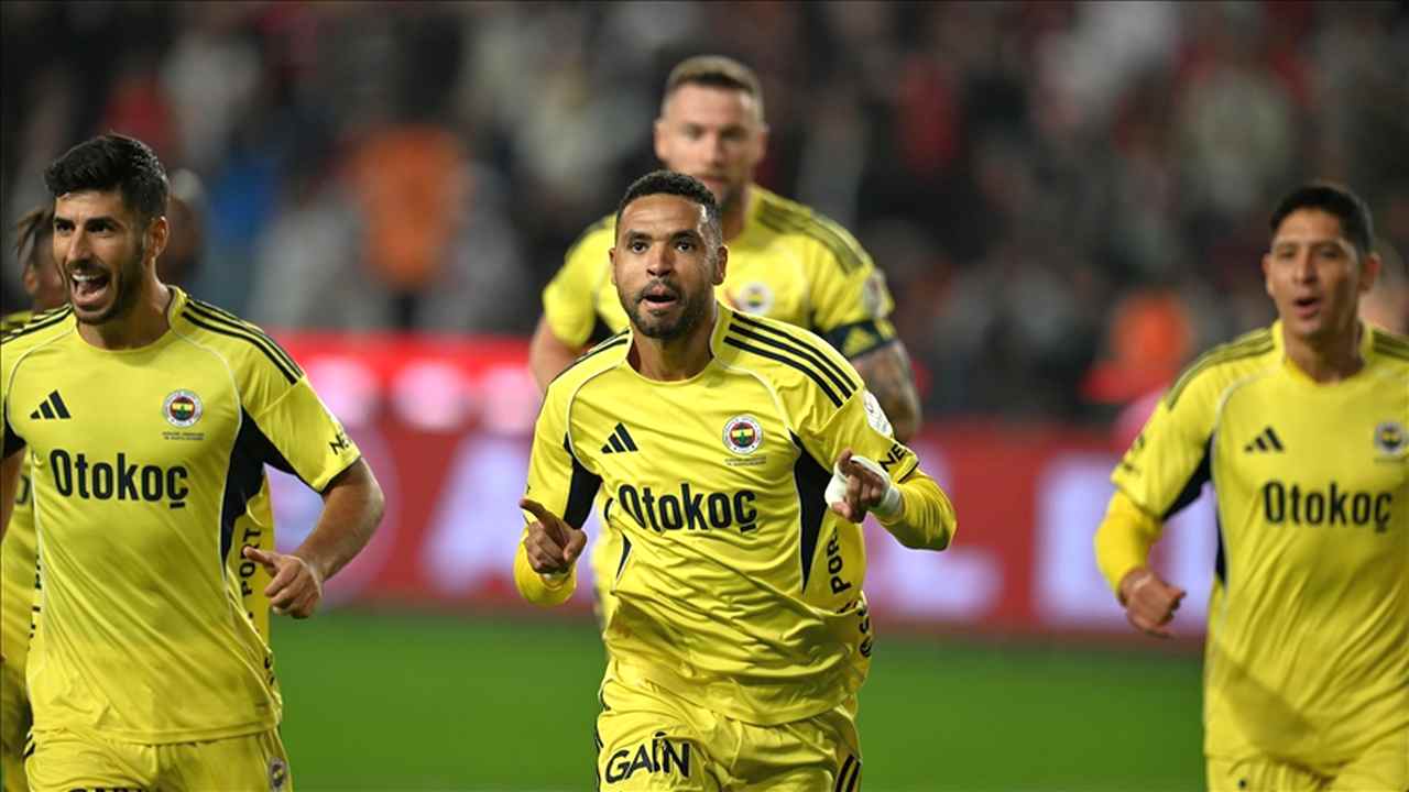 fubolexpress_2022_15397 Fenerbahçe, Gaziantep FK’yi mağlup etti