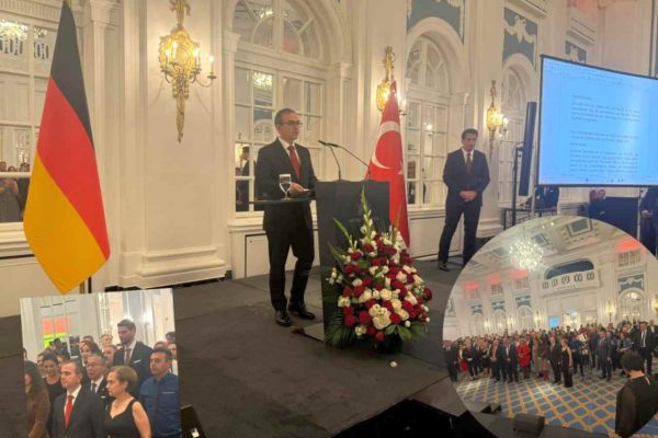 Cumhuriyetin Gururu Hamburg’ta Yaşandı