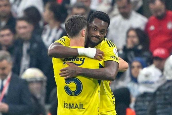 Fenerbahçeli futbolcu Jhon Duran derbide attığı golün mutluluğunu yaşıyor