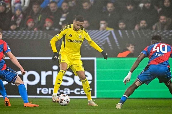 VAR İzledi, Taraftar İsyan Etti! Fenerbahçe’ye Avrupa’da Yine Adalet Yok