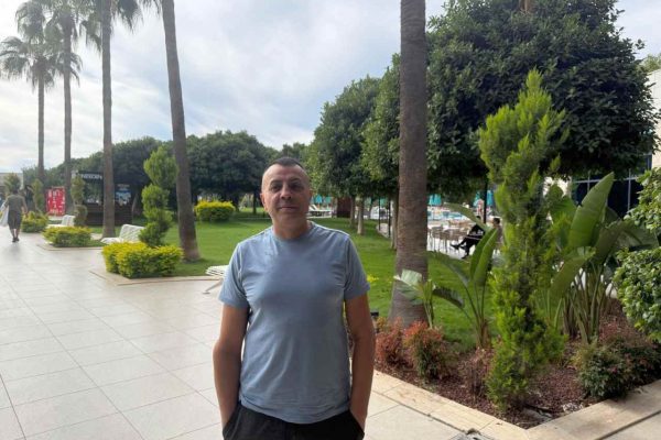 Hamburglu İş İnsanı Sinan Kılıçlı, Antalya’da Tatilde Stres Attı