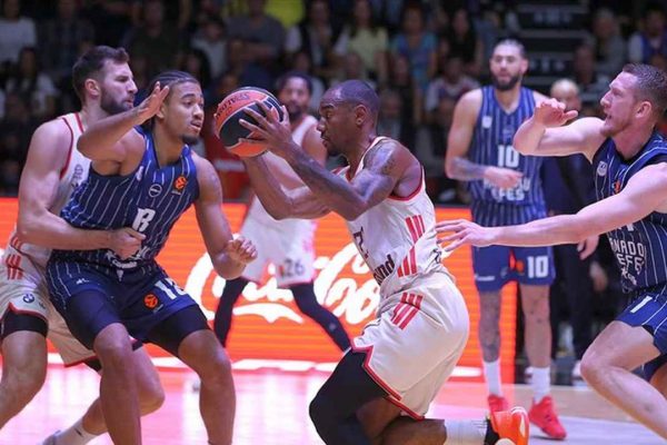 Anadolu Efes, Bayern Münih’i 74-72 yenerek Avrupa Ligi’nde 4. galibiyetini aldı
