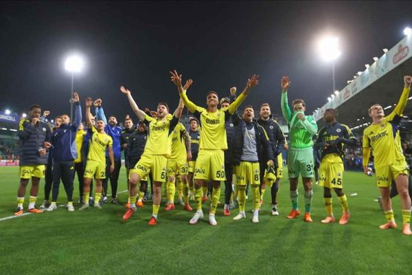 Rize’de Gollü Gece: Fenerbahçe Üç Puanı Beş Golle Aldı