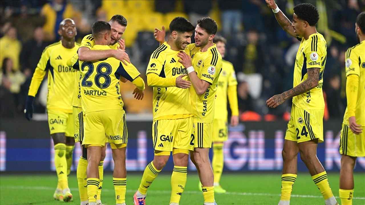 fubolexpress_2022_16047 Fenerbahçe, 3 puanı 4 golle aldı