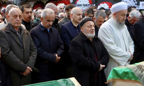 İstanbulspor Kulübü Başkanı Sarıalioğlu'nun annesi son yolculuğuna uğurlandı