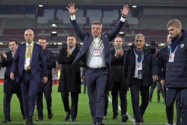 Fenerbahçe Başkanı Saran: “Biz bu ülkenin insanıyız, çağrıldığımızda geliriz”