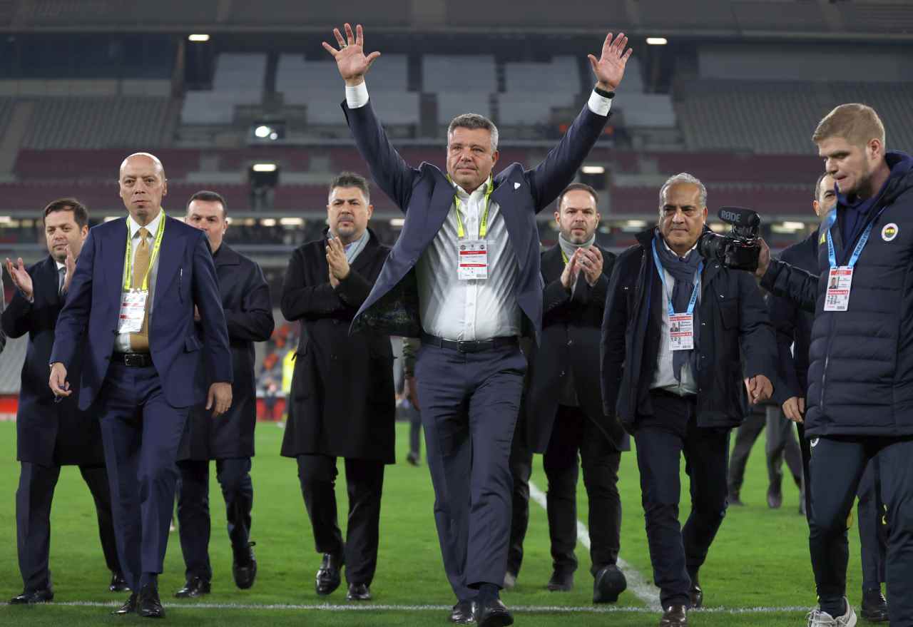 Fenerbahçe Başkanı Saran: “Biz bu ülkenin insanıyız, çağrıldığımızda geliriz”