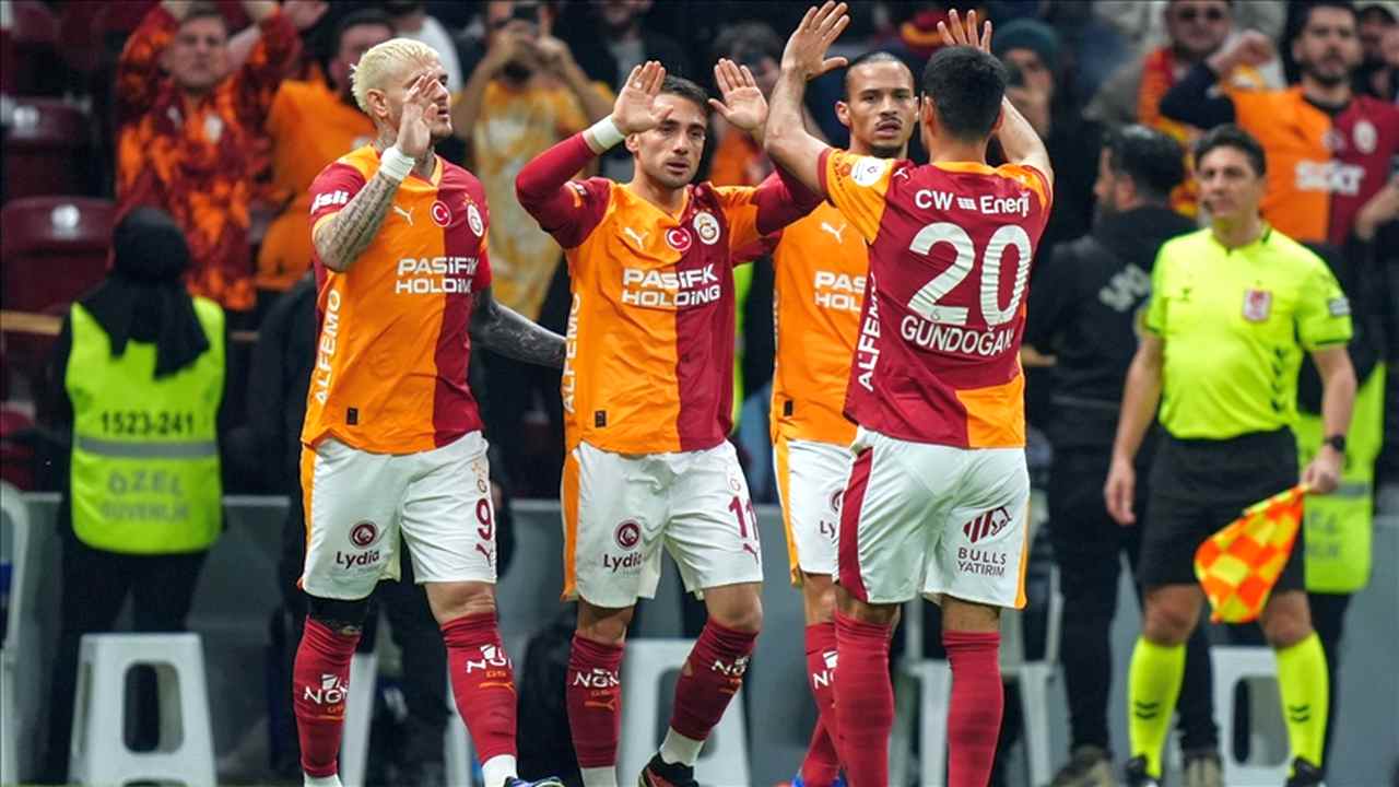 Galatasaray, sahasından 3 puanla ayrıldı