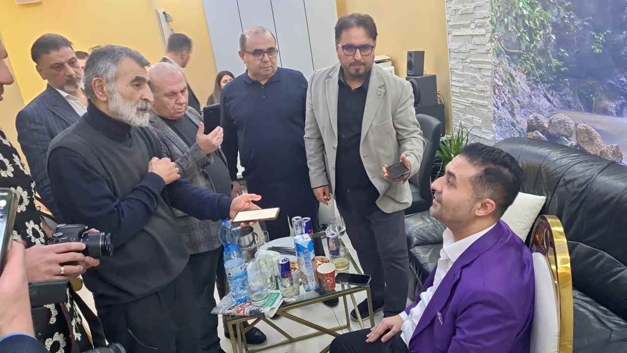 Küçük İbo Hamburg’da Konuştu: “90’lar Değişmez, Sahne Aşkı Bitmez”