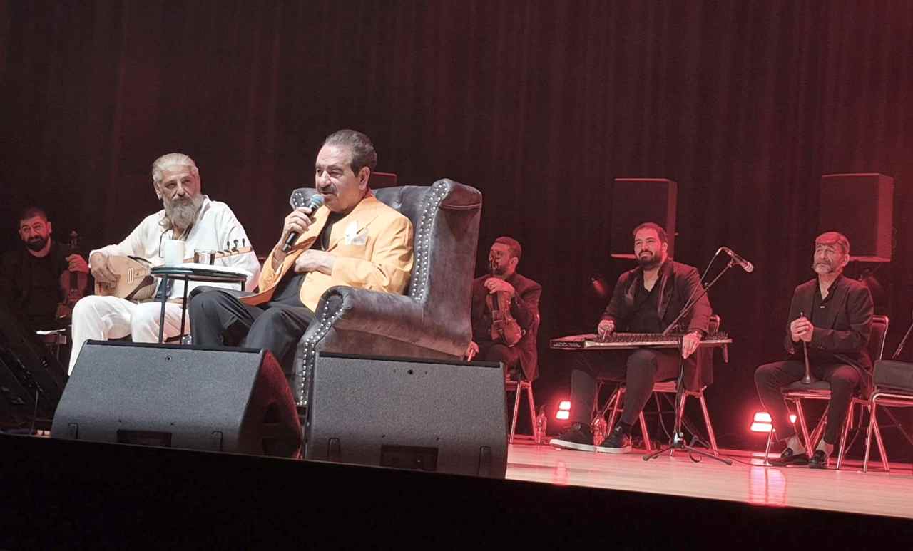 İbrahim Tatlıses CCH Sahnesinde Müzik Ziyafeti Sundu