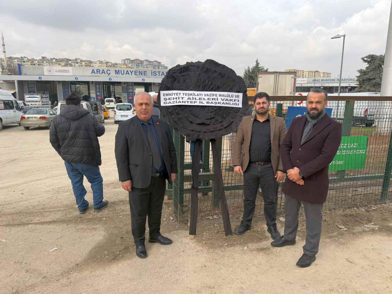 Gaziantep’te Şehit Polis İçin Siyah Çelenk Bırakıldı
