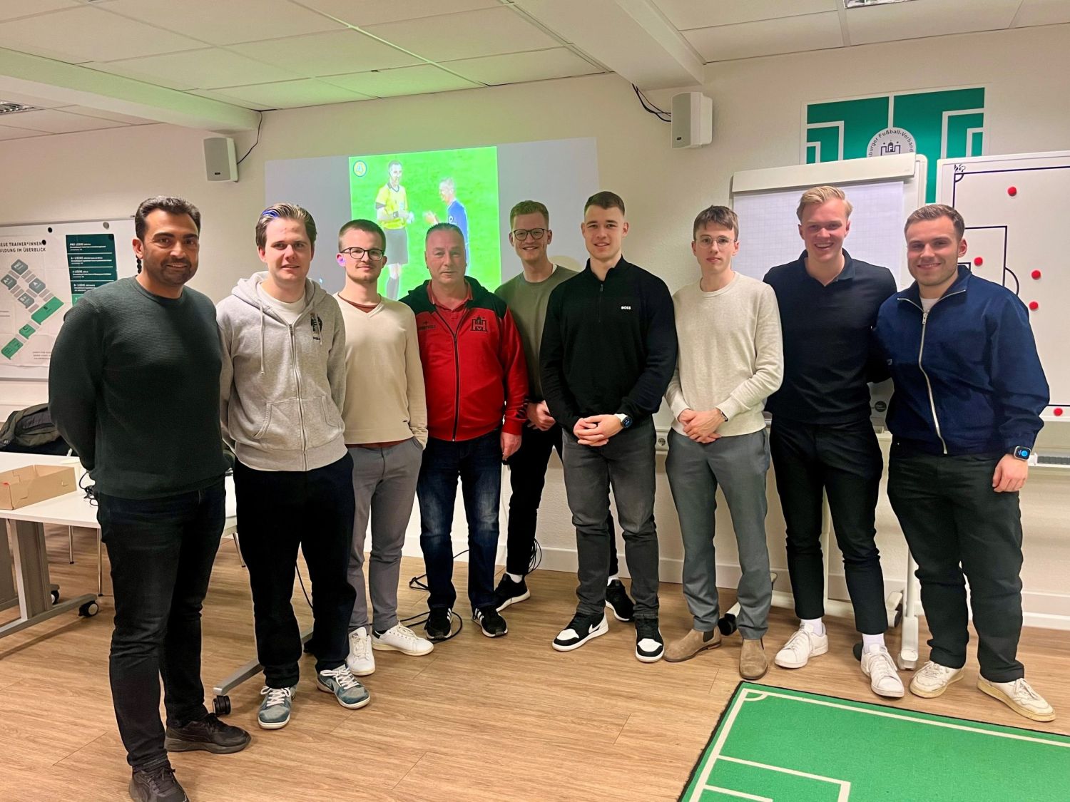 Schiedsrichter-Förderkader diskutiert Liga-Dynamiken in Jenfeld