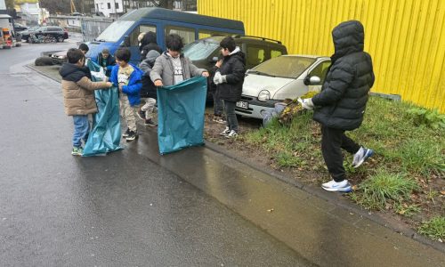 Leverkusen’de çocuklarla çevre temizliği: Cami çevresi pırıl pırıl