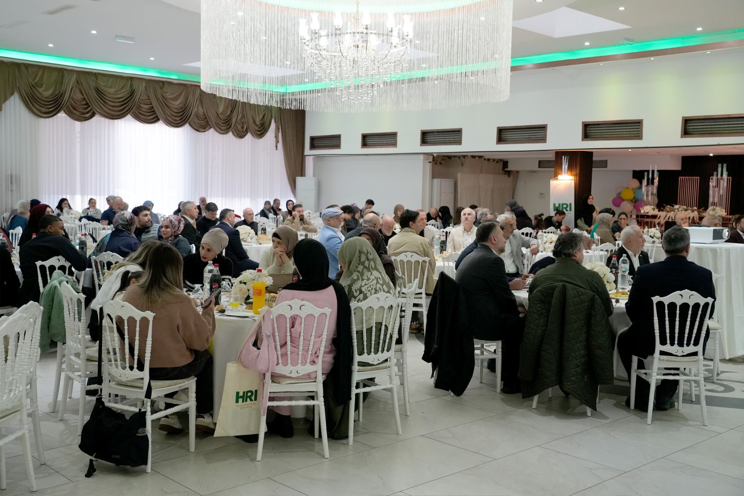 “Dünya Yetimler Günü” vesilesiyle HRI’dan Köln’de anlamlı iftar programı