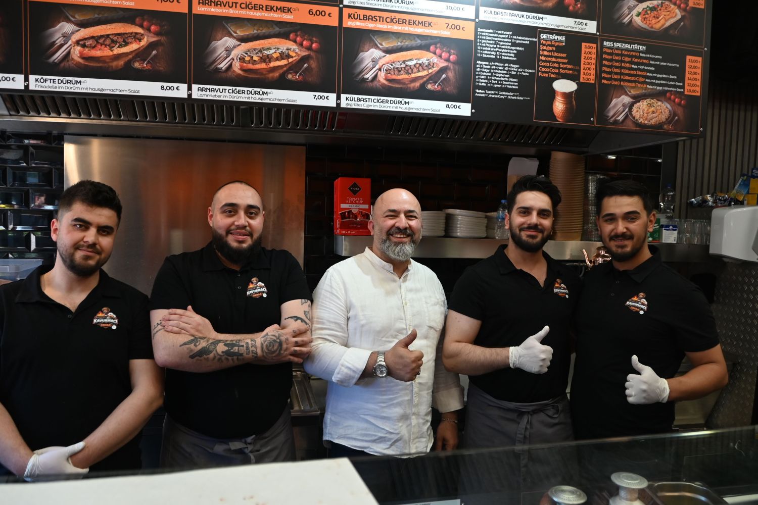 Hamburg’a Yeni Lezzet Durağı: “Kavurmacı Orhan” Açıldı