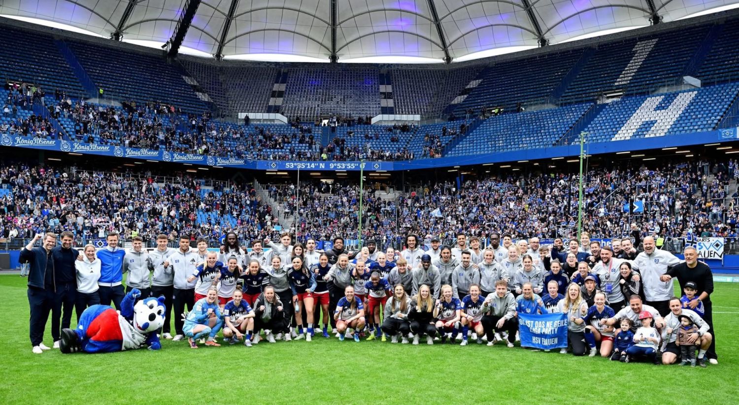 HSV Kadın Takımı Ligde Kalmayı Coşkuyla Kutladı