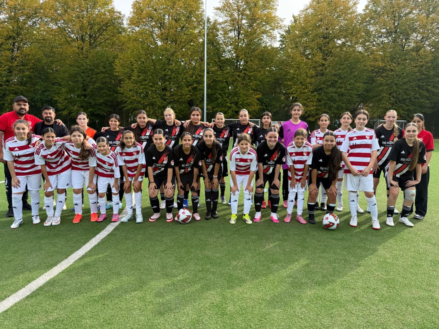Kızların dostluk maçında futbol şöleni